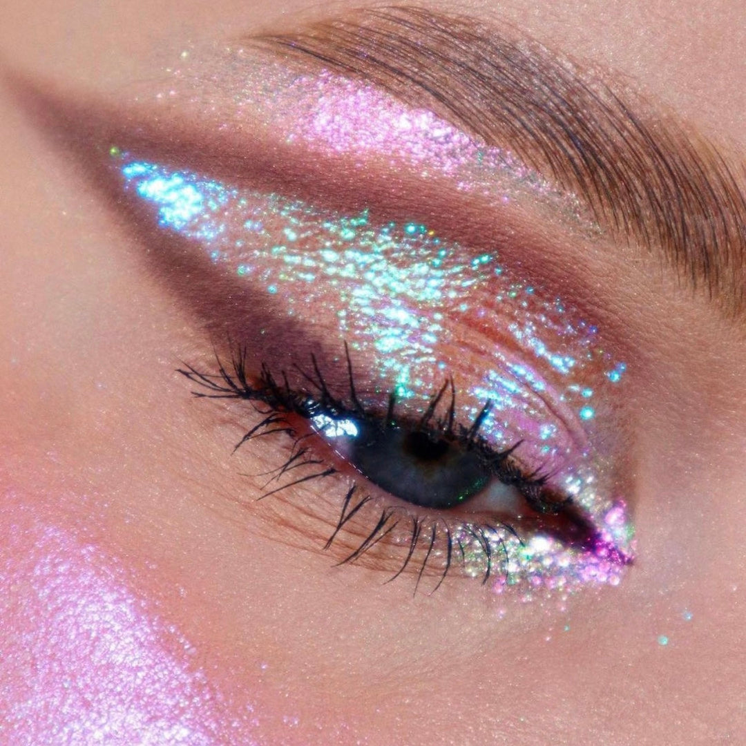 Image couleur paillettes liquides chatoyantes ARTIST sur les yeux