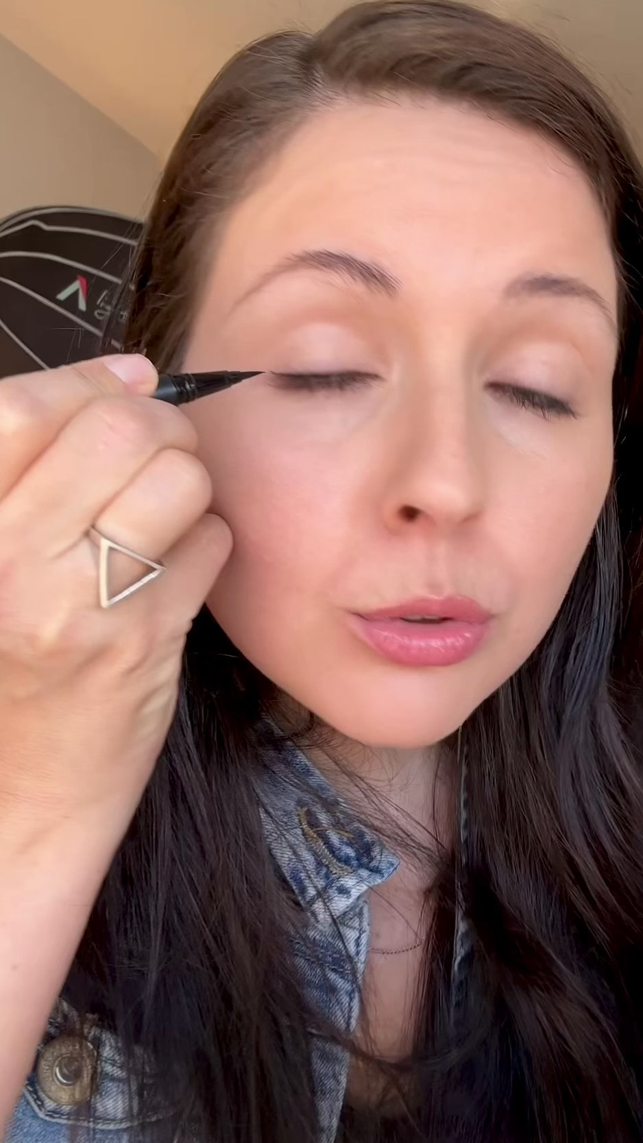Vidéo eyeliner deux embouts longue tenue ARTIST 